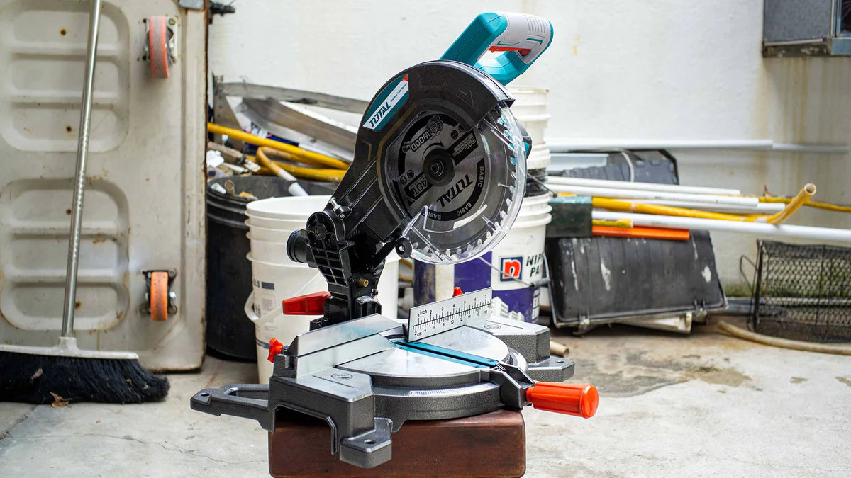 TOTAL TMS2001 20V Cordless Mitre Saw with 210mm Blade and Dust Bag
